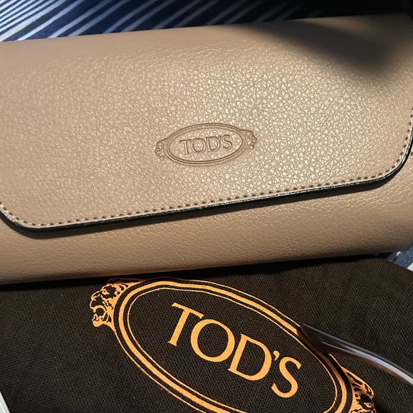 Authentic stylish,fun n beautiful Tod’s sunglasses c/w d bag n case, booklet ❤️ - Picture 6 of 14